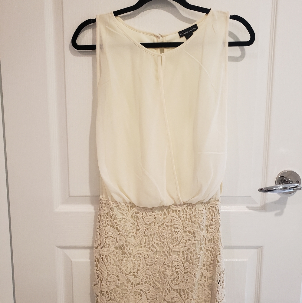 Cream/off-white dress